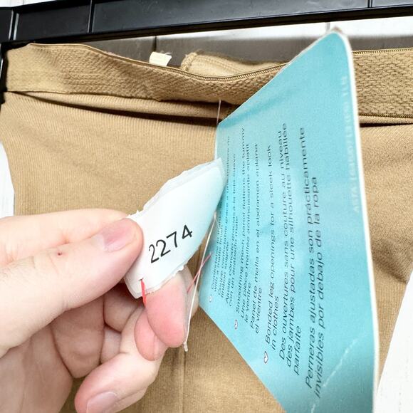 New Love Your Assets Shapewear Women Size 2 Buff Tan Sensational Shaper Shorts - Picture 3 of 3